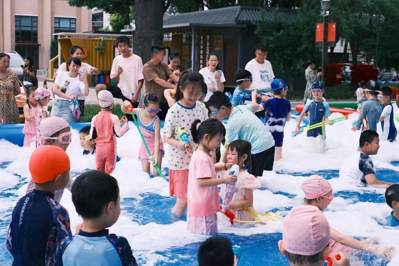 热烈夏日    泡沫大战(图4)