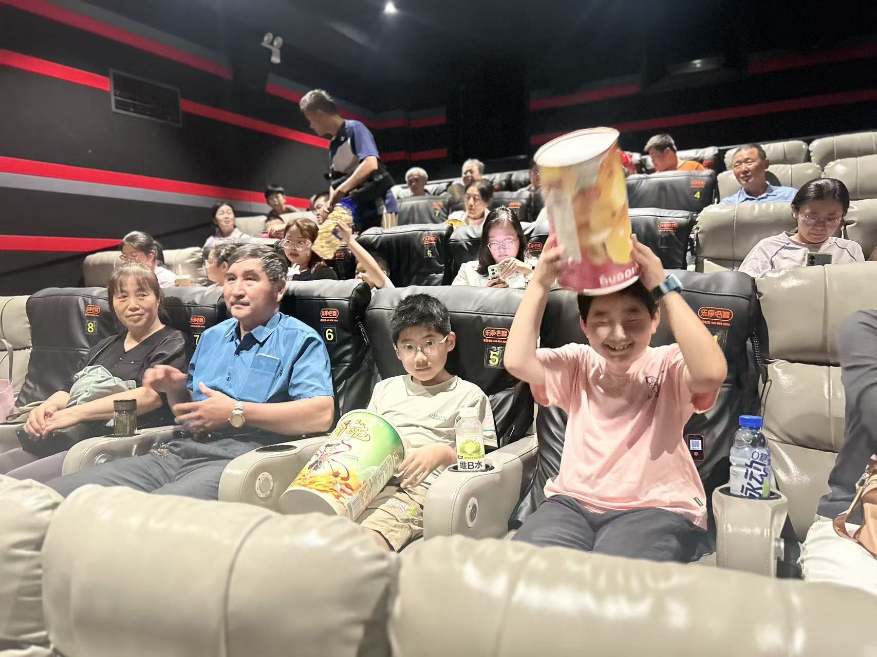 观影《志愿军》,亲子共“喘息”(图1) 观影《志愿军》,亲子共“喘息”(图1)