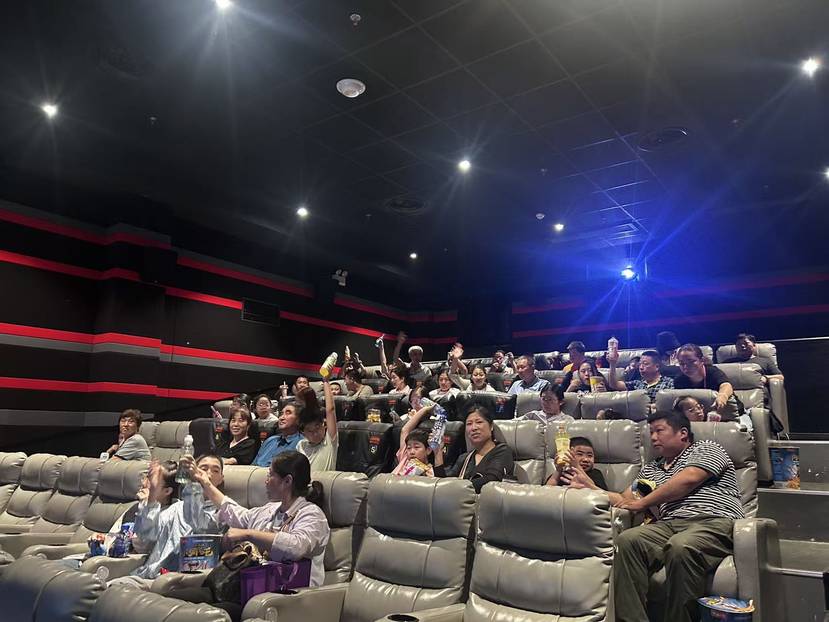 观影《志愿军》,亲子共“喘息”(图4) 观影《志愿军》,亲子共“喘息”(图4)