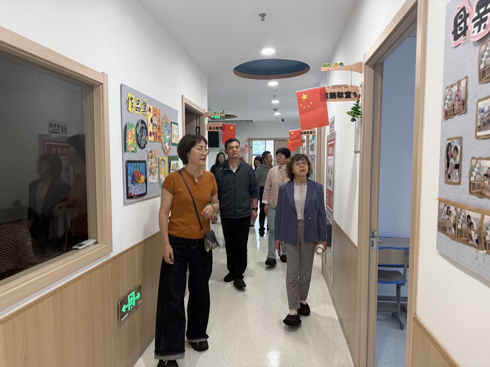 广陵区人大代表团曲江分团视察智童儿童发展中心(图1)