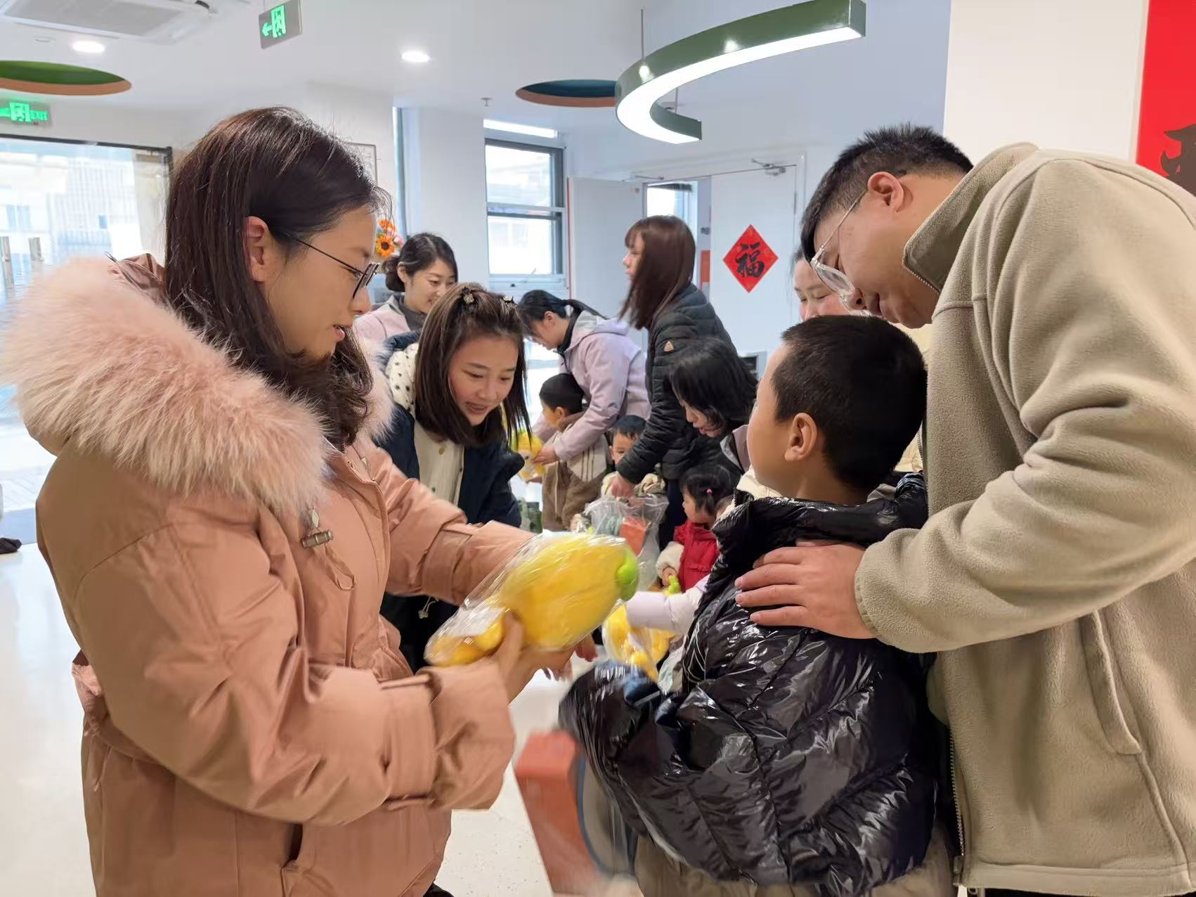 情暖童心 爱润成长——广陵区妇联走访慰问智童儿童发展中心(图1)