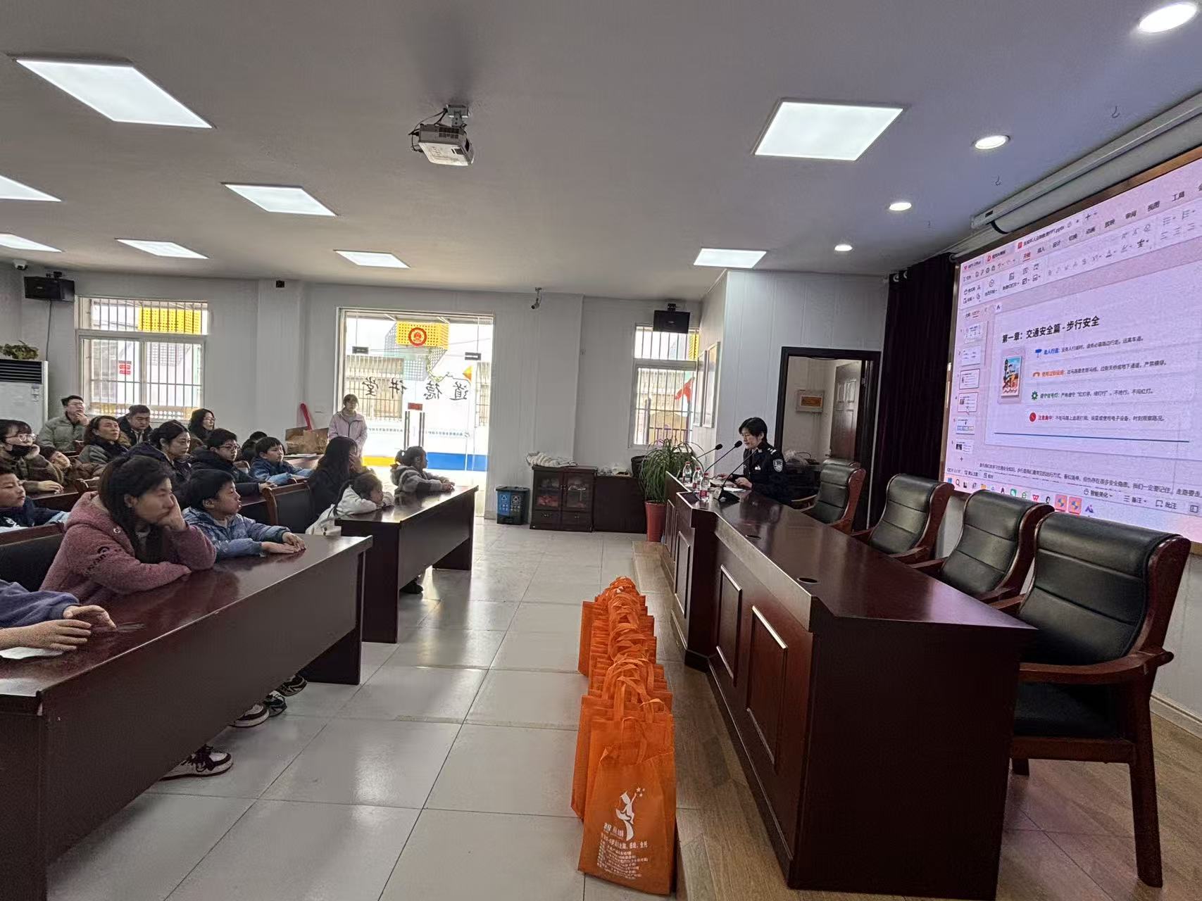 「阳光心灵·法治小卫士」安全成长营圆满落幕(图2) 「阳光心灵·法治小卫士」安全成长营圆满落幕(图2)