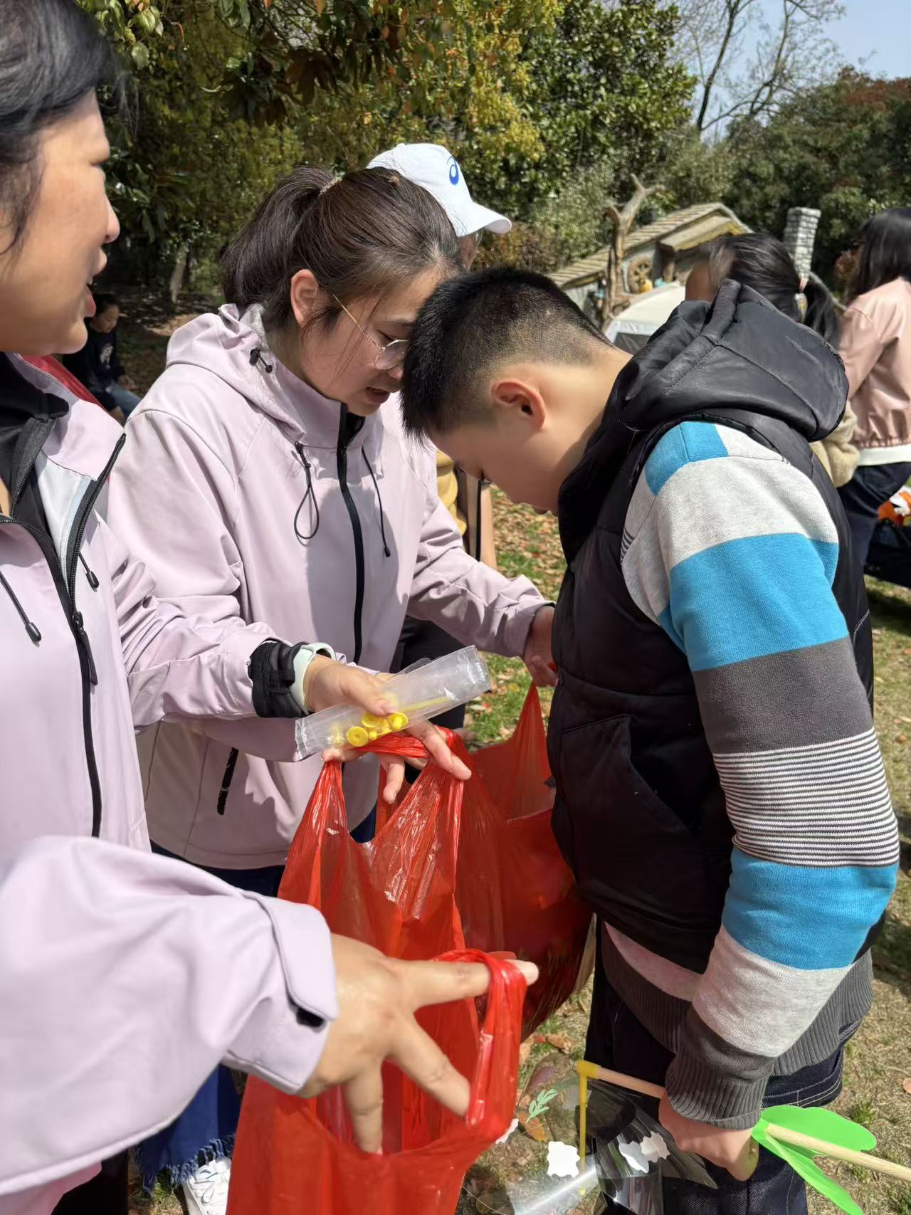 “茱萸拾春·童行自然”春游活动圆满落幕 解锁春日亲子美好时光(图8) “茱萸拾春·童行自然”春游活动圆满落幕 解锁春日亲子美好时光(图8)